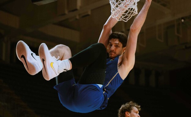 רומן סורקין מכבי תל אביב (צילום: ג'ורג'ה קוסטיץ')