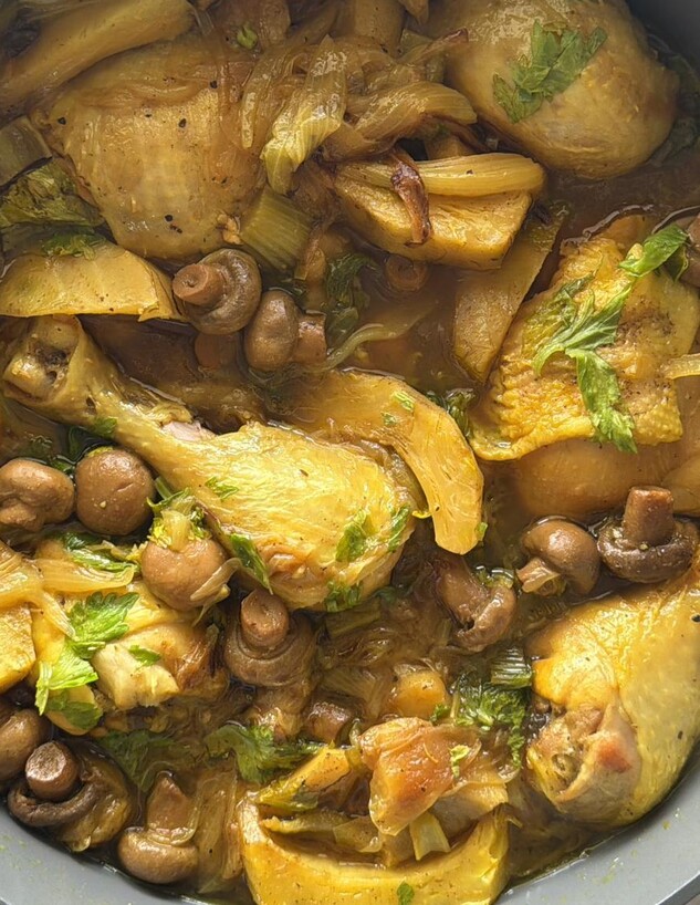 עוף עם תחתיות ארטישוק ופטריות עוף עם תחתיות ארטישוק ופטריות
