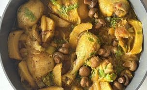 עוף חגיגי עם תחתיות ארטישוק ופטריות (צילום: חנושה (בת חן שמעיה), mako אוכל)