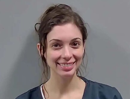 מה? האישה הזו מואשמת בהשחתת דירות איירבנב בדרך מופרעת לגמרי