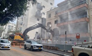 הריסת בית המגורים ברחוב רמב"ם ברעננה (צילום: פרטי)