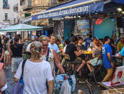 "רציתי שהאדמה תבלע אותי": הישראלים פותחים הכל על "הישראלי המכוער" בחו"ל