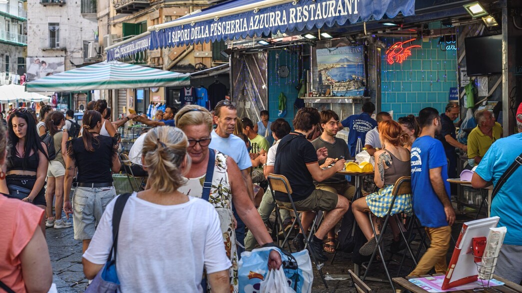 מסעדה תיירים נאפולי איטליה
