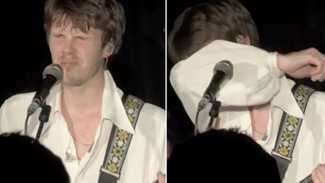 קרוז בקהאם בוכה