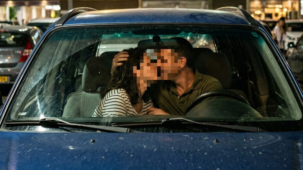החברה מהעבודה שהתגלתה כמאהב: הסוד של נטע נחשף בחניון הקניון