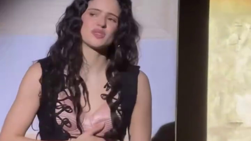 רוסליה עם קלקול קיבה רוסליה עם קלקול קיבה