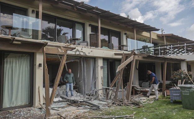 ההרס בדן אכדיה בעקבות ירי הטילים  (צילום: טל גל, פלאש 90)