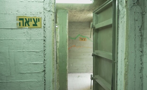 החטופים שמתמודדים עם השהות במקלטים (צילום: N12)