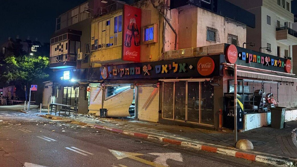 המטח מאיראן:10 זירות נפילה במרכז הארץ, גבר כבן 60 נהרג