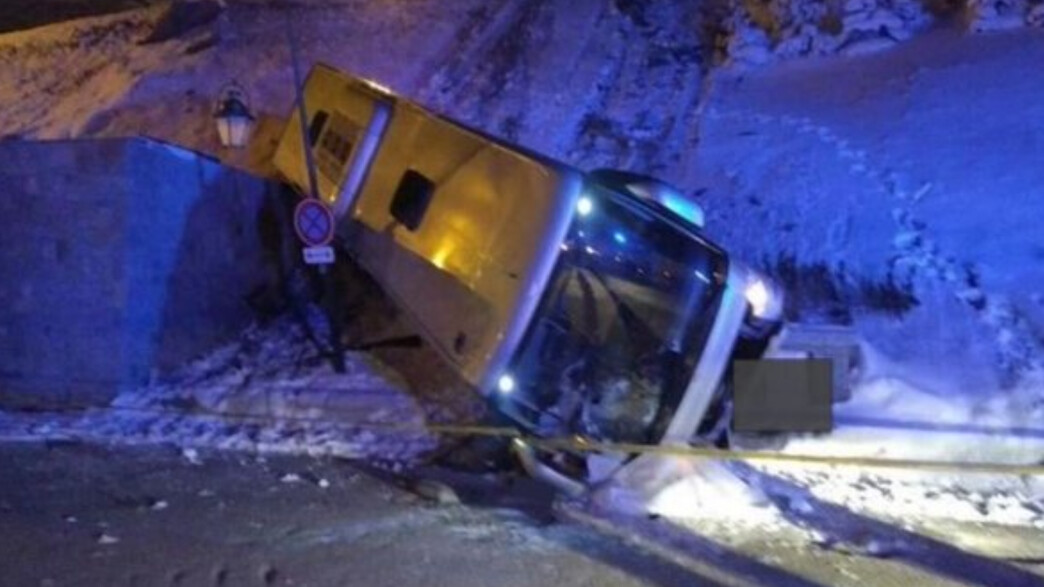 האוטובוס מהתאונה באתר הסקי האוטובוס מהתאונה באתר הסקי