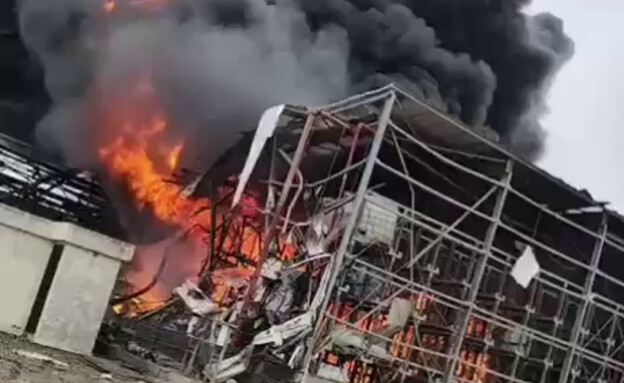 עשן מיתמר כתוצאה מפגיעה בנאות חובב עשן מיתמר כתוצאה מפגיעה בנאות חובב