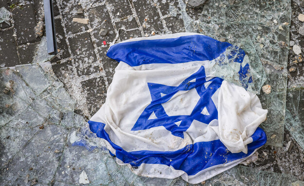 דגל ישראל בזירת נפילה במעלות תרשיחא (צילום: דויד כהן, פלאש 90)