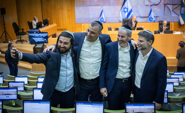 מליאת הכנסת בדיון על הצעות חוקי התקציב לשנת 2026 (צילום: יונתן זינדל, פלאש 90)