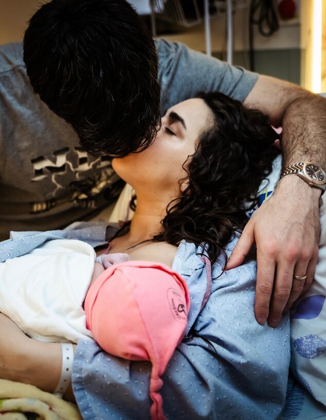 אורין ג'ולי לידת מים אורין ג'ולי לידת מים