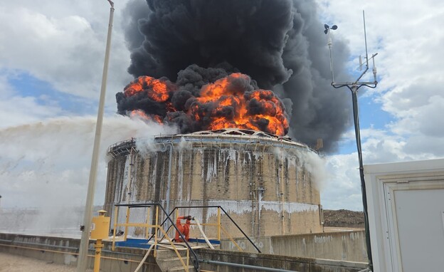 פגיעה בבתי הזיקוק באזור חיפה פגיעה בבתי הזיקוק באזור חיפה