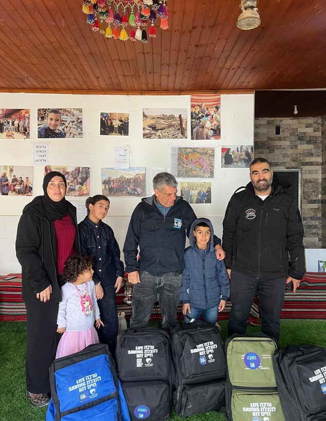 משפחת אבו קוידר ואורן לבון, מנהל פרויקט בונים מחדש