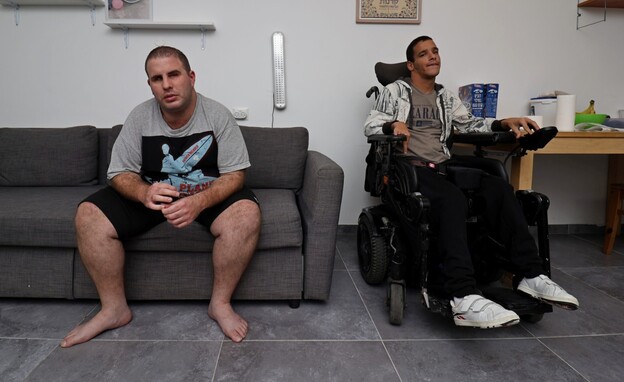 סלון מונגש - עם מקום לכיסא גלגלים.  (צילום: Netzer Alony)