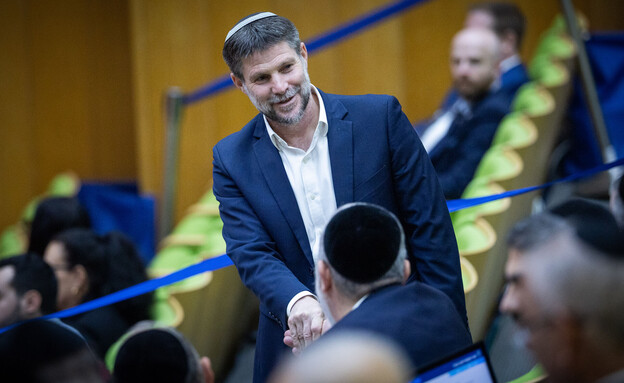 שר האוצר בצלאל סמוטריץ' ואריה דרעי באישור התקציב