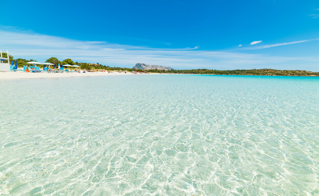 מים צלולים חוף קוסטה סמרלדה סדריניה איטליה
