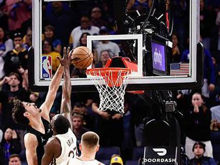 גם הוא הופתע. שרף מטביע על דריימונד (GETTY) (צילום: ספורט 5)