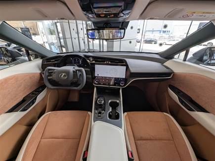 גם עם “הגה של מטוס“ - היגוי על-חוט - 200 מעלות מקצה לקצה (צילום: ספורט 5)