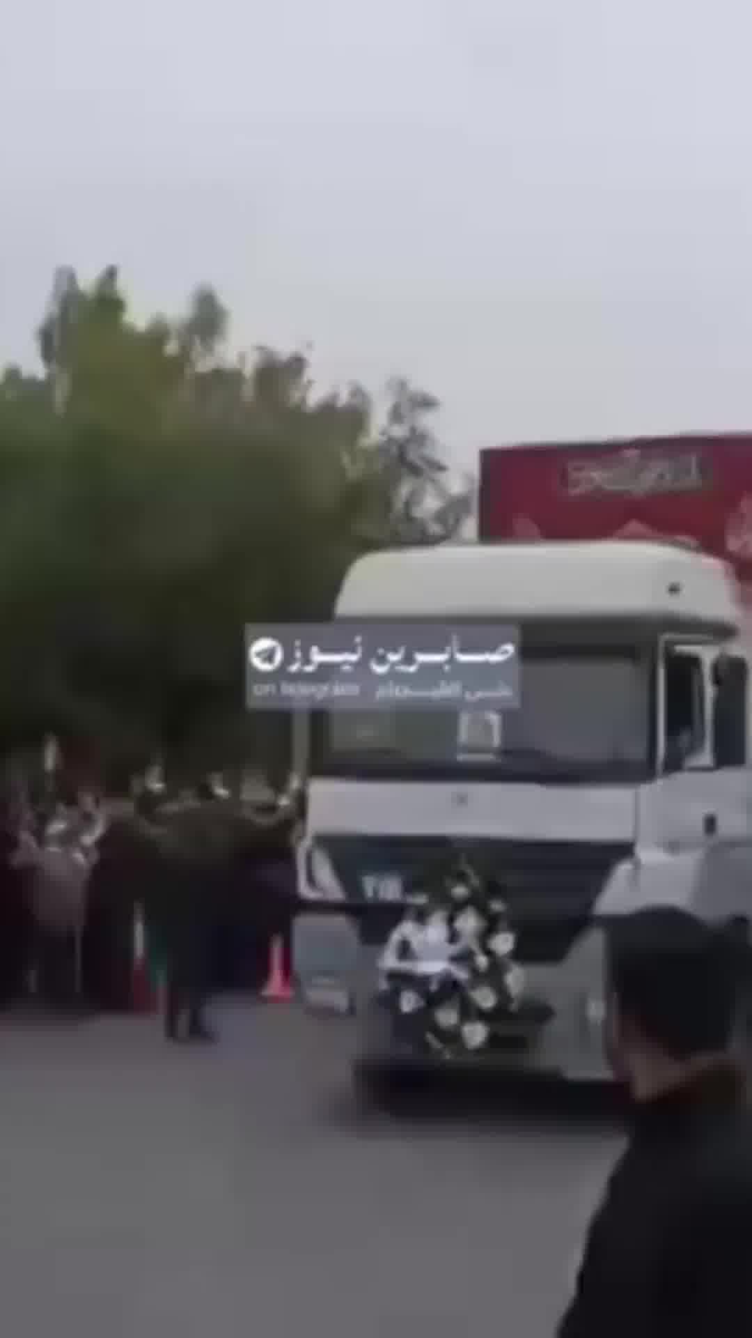הלווייתו של מפקד חיל הים במשמרות המהפכה של איראן, שחוסל על ידי ישראל, מתקיימת בשעה זו בבנדר עבאס