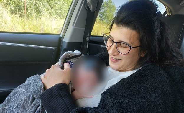 כנרת אמירה ילדה באמצע הפקק בדרך לבית החולים (צילום: באדיבות המצולמת)