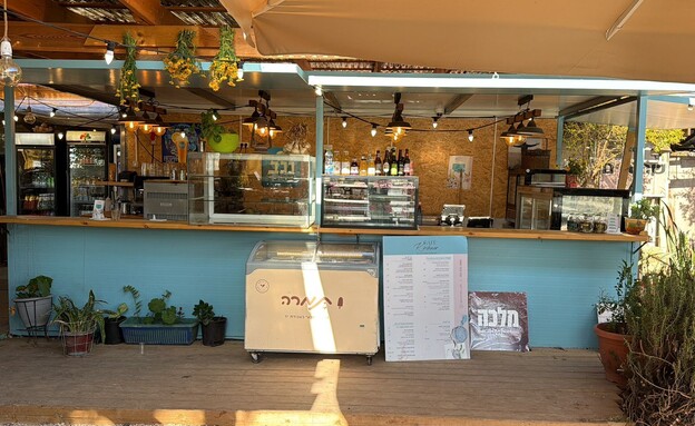 קפה קירשנר - עגלת קפה, לשימוש כתבות קופיטרייל בלבד קפה קירשנר - עגלת קפה, לשימוש כתבות קופיטרייל בלבד