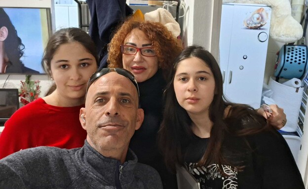 תמר הברפלד יחד עם משפחתה תמר הברפלד יחד עם משפחתה
