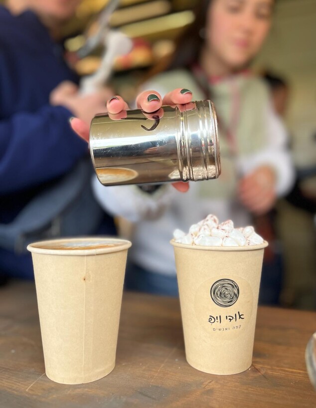 אודי ויפ - עגלת קפה, לשימוש בכתבות קופיטרייל בלבד אודי ויפ - עגלת קפה, לשימוש בכתבות קופיטרייל בלבד