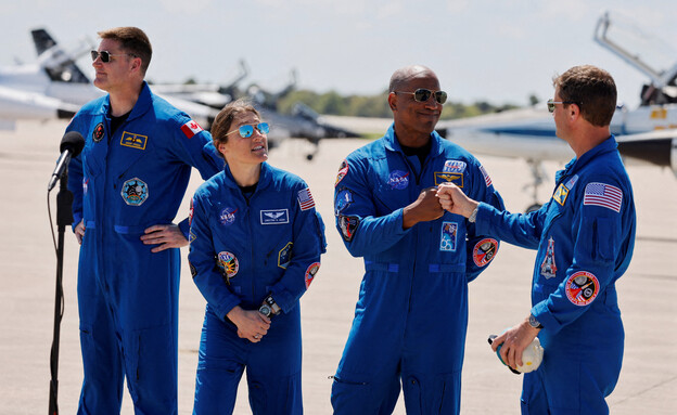 האסטרונאוטים לפני יציאת המשימה ארמטיס 2 א