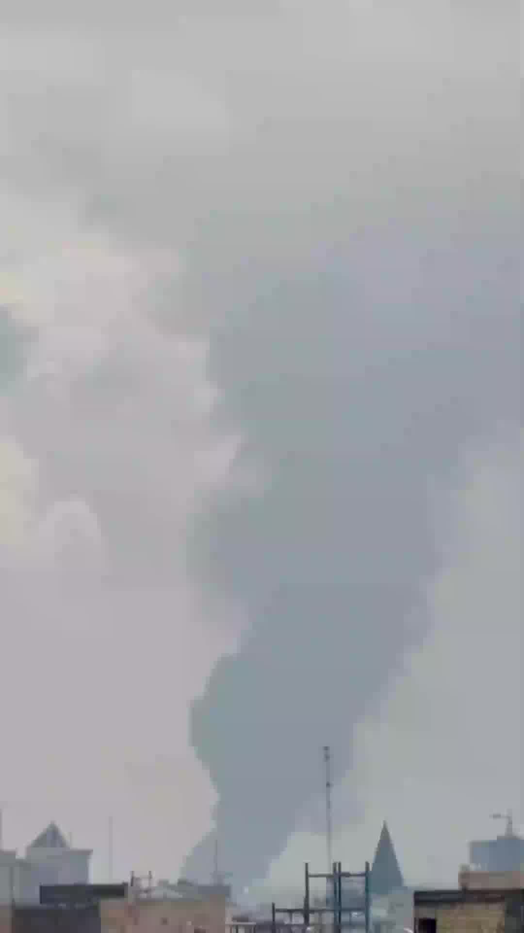 צה"ל בגל תקיפות באיראן: אזור נמל התעופה בעיר משהד מופצץ
