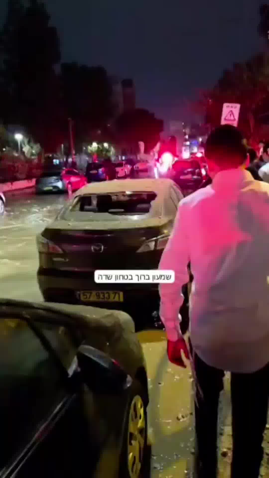 הרס ומכוניות מנופצות בזירת הנפילה בבני ברק אחרי ירי הטיל האיראני | מתפרסם באישור הצנזורה 