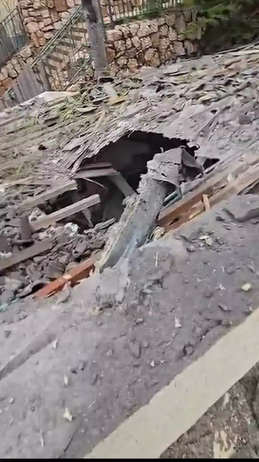 חור ענק באמצע הבית: תיעוד ההרס מהמטח לקריית שמונה | מפורסם באישור הצנזורה