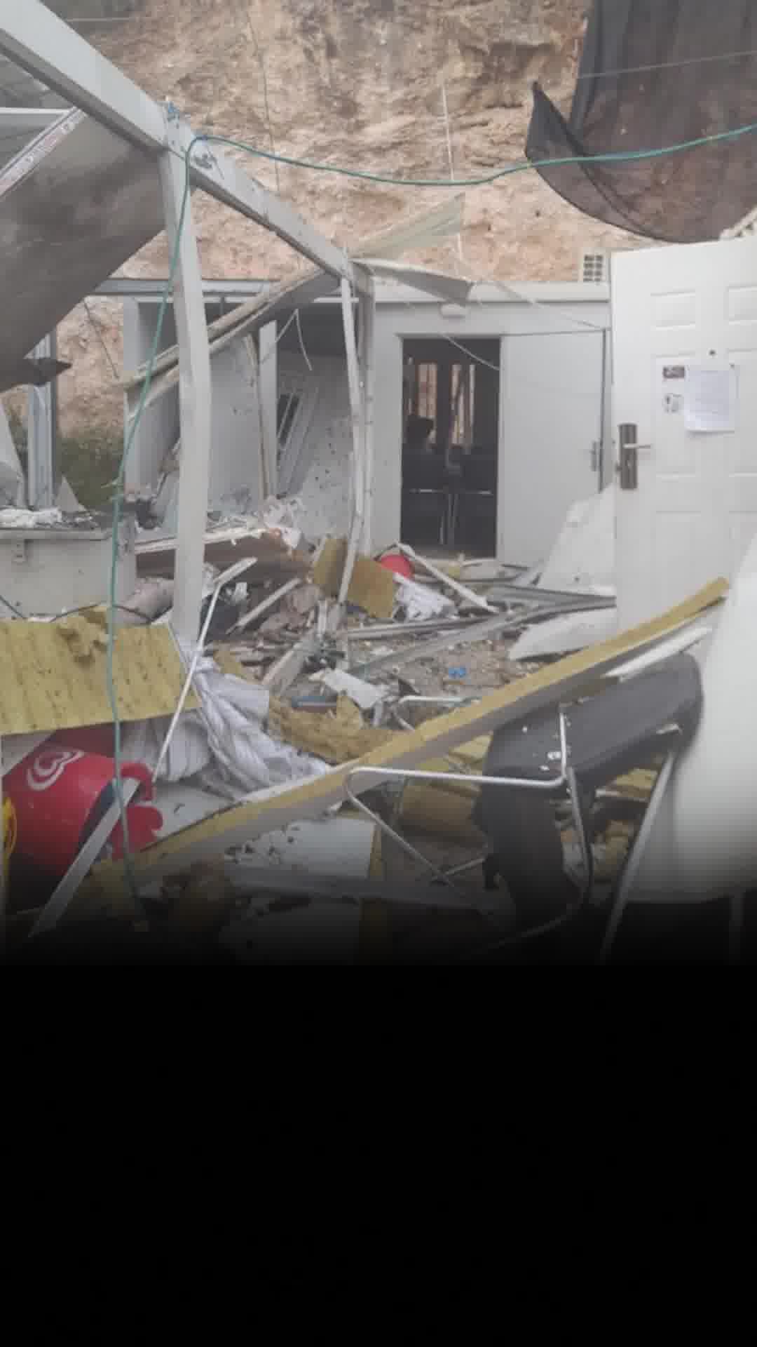 הכל קרס - חוץ מהדלתות: כך נראית פגיעת הכטב"ם בצפון