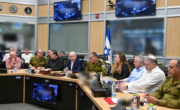 בנימין נתניהו בהערכת מצב בקריה בתל אביב בנימין נתניהו בהערכת מצב בקריה בתל אביב