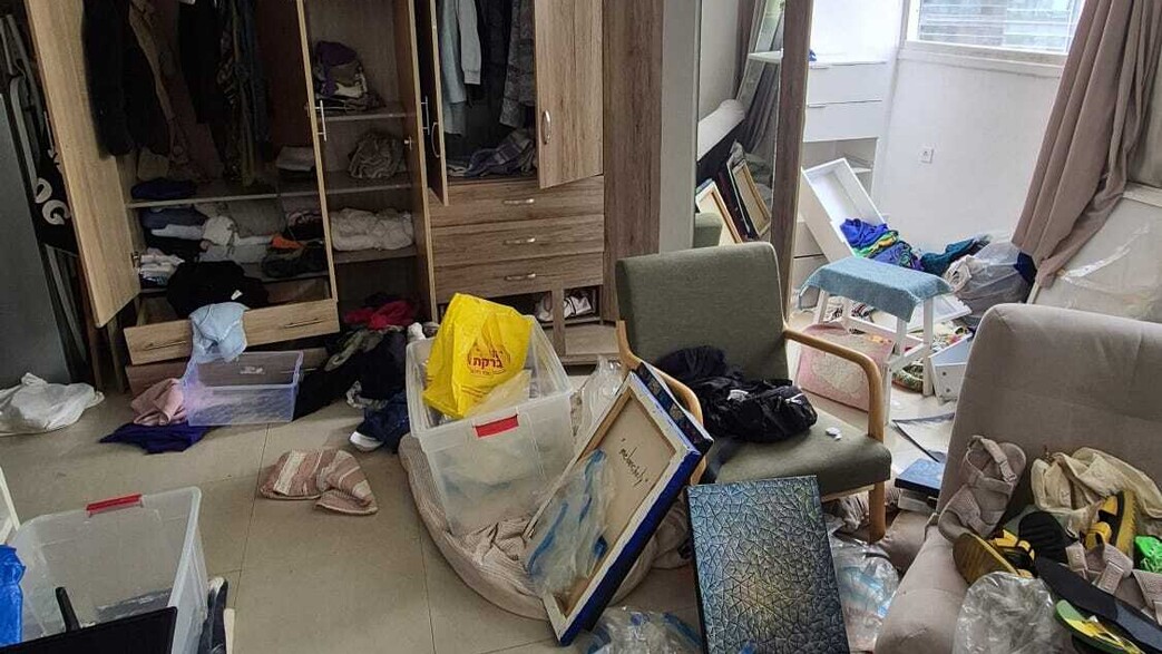 דיירי הבניין שקרס בתל אביב טוענים לביזה וחוסר אונים מול העירייה