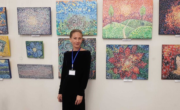 יאנה עם היצירות שלה