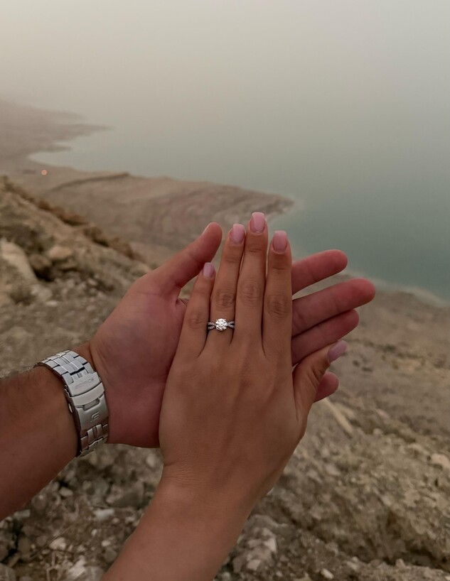 אחרי 3 שנים יחד: לינוי אשרם התארסה לבן זוגה 