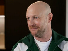 אבי נוסבאום ממציא את הסטנד-אפ מחדש (צילום: חדשות)