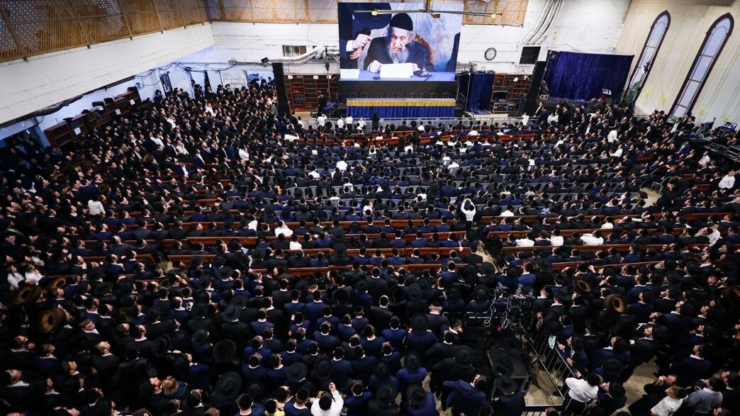 בני ברק: אלפים משתתפים באירוע חג של המנהיג הליטאי בני ברק: אלפים משתתפים באירוע חג של המנהיג הליטאי