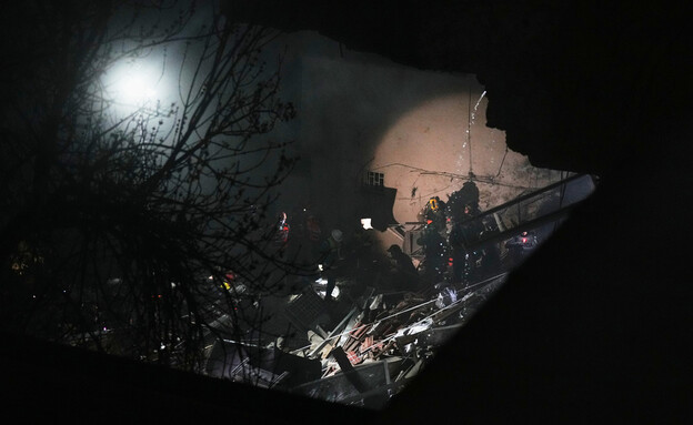 הכוחות בזירת נפילת הטיל האיראני בחיפה הכוחות בזירת נפילת הטיל האיראני בחיפה