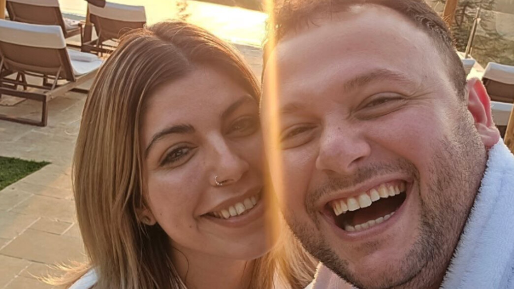 מיקרופון קטן בדרך: כוכבי הטיקטוק אלכס ולינוי שולץ מצפים לילד