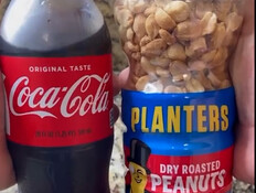 קולה ובוטנים קולה ובוטנים