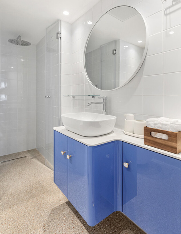 גילי אונגר, גן העיר, רחצה, ג