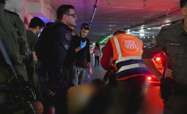 עימות בין שוטר לצוות הרפואה בהפגנה אמש