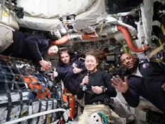 הצוות של ארטמיס (צילום: רויטרס) הצוות של ארטמיס (צילום: רויטרס)