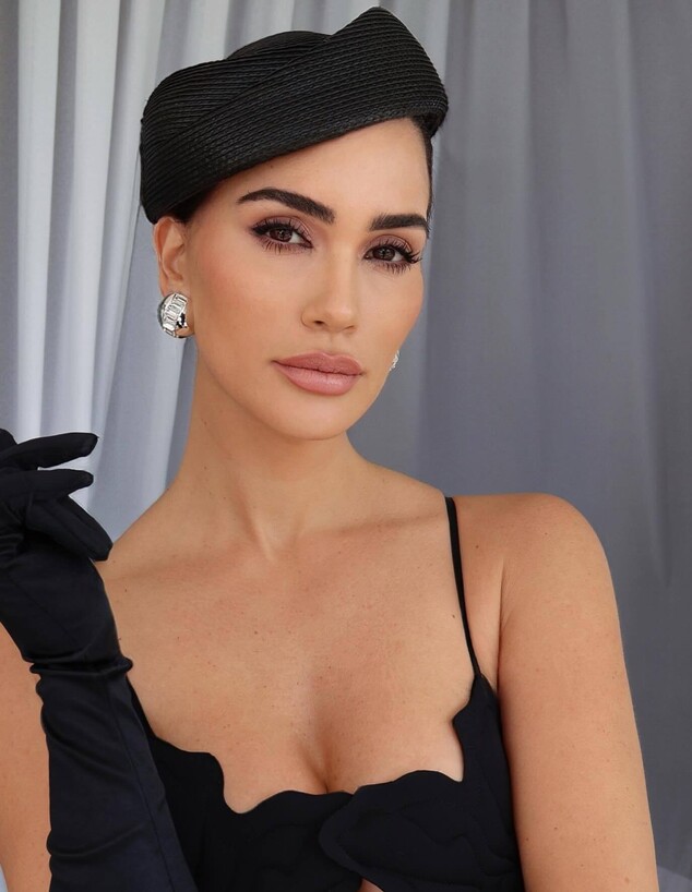 שיר אלמליח בשמלה שחורה שיר אלמליח בשמלה שחורה