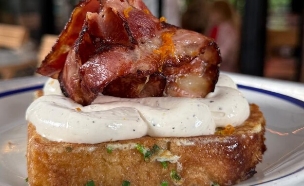 פרנצ' טוסט קרבונרה. בראנצ' חדש באיטס (צילום: לין לוי, mako אוכל)