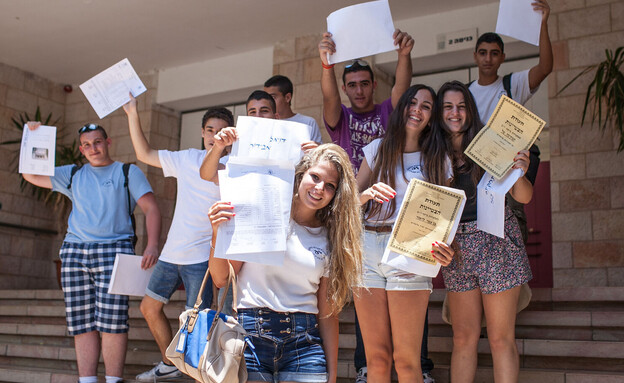 תלמידי תיכון לאחר הבגרות במתמטיקה (צילום: נועם מוסקוביץ, פלאש 90)